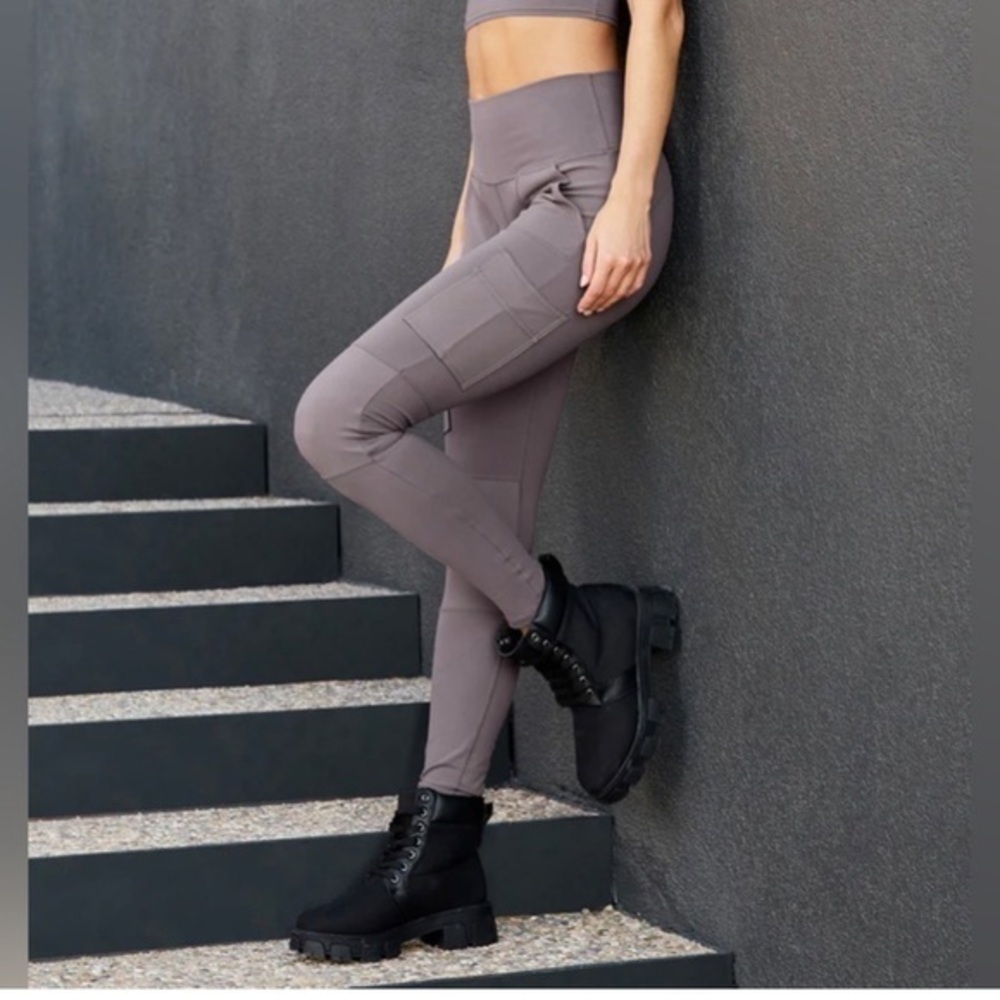 AloYoga-High-Waist Cargo Legging